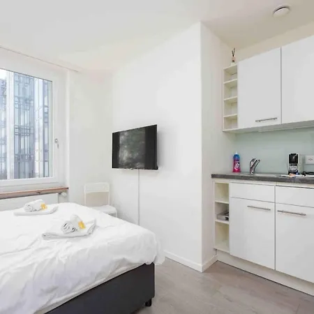 Apartment Urban Oasis With Queen Bed And View Be-12