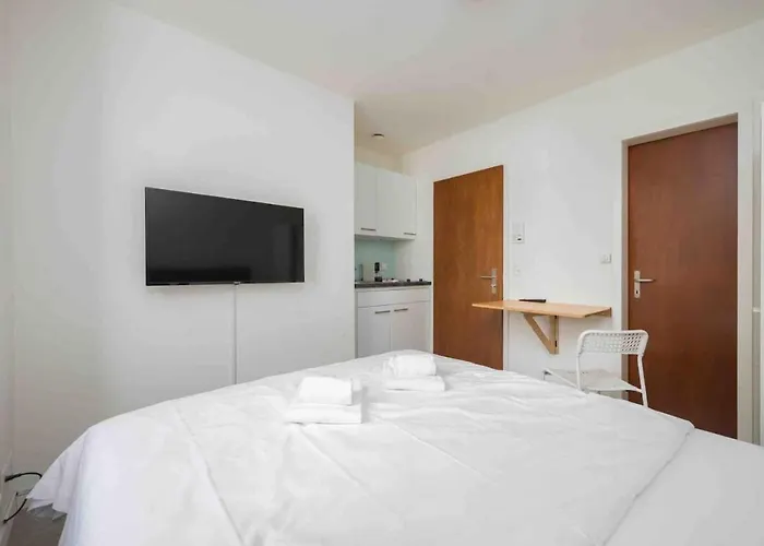 Urban Oasis With Queen Bed And View Be-12 *